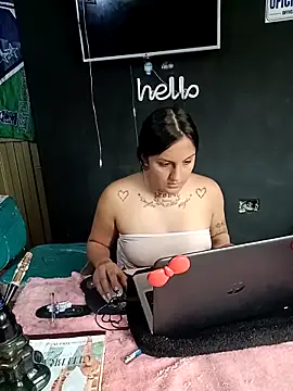 polylove18 online show from 11.27.25