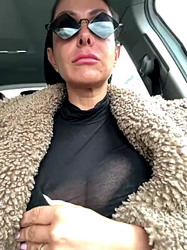 Snapshot of ainaht chatting on 11.18.25 ainaht online show from 11.18.25