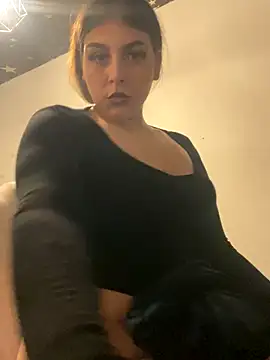 lolaadora online show from 10.12.25