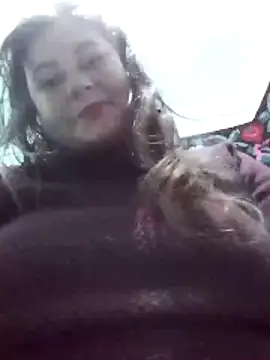 Snapshot of Flacara100 chatting on 12.04.25 Flacara100 online show from 12.04.25