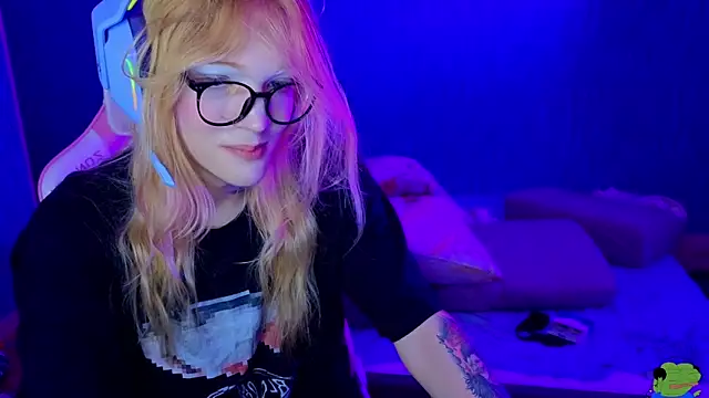 Snapshot of bekvafluttershy chatting on 11.21.25 bekvafluttershy online show from 11.21.25