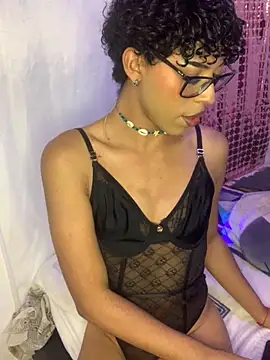 Snapshot of Sweet_Tyra_Doll chatting on 10.04.25 Sweet Tyra Doll online show from 10.04.25