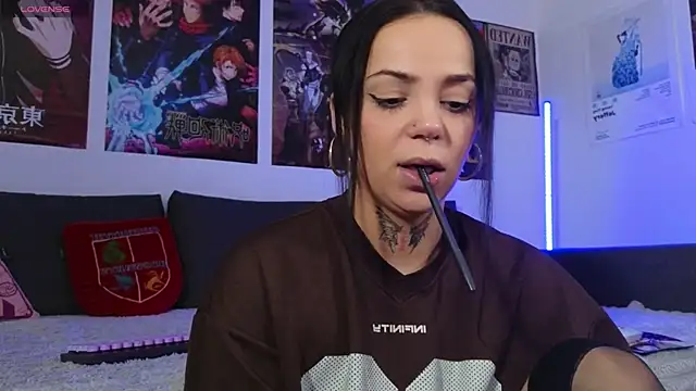 KiraQuinn1 online show from 10.27.25