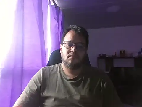 Snapshot of Alpha-Bear chatting on 09.25.25 Alpha-Bear online show from 09.25.25