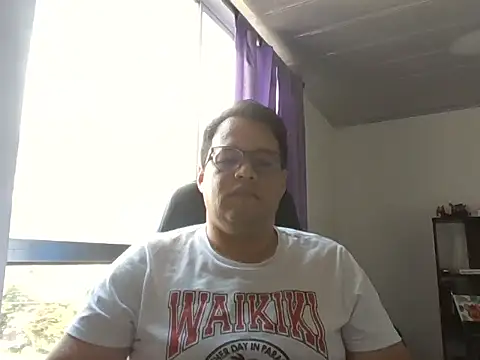Snapshot of Alpha-Bear chatting on 09.27.25 Alpha-Bear online show from 09.27.25