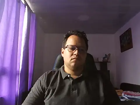 Snapshot of Alpha-Bear chatting on 09.29.25 Alpha-Bear online show from 09.29.25