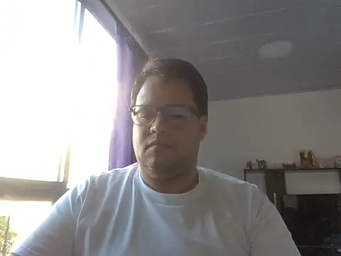 Snapshot of Alpha-Bear chatting on 10.06.25 Alpha-Bear online show from 10.06.25