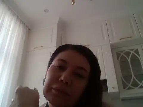 Snapshot of Lomivah chatting on 10.27.25 Lomivah online show from 10.27.25