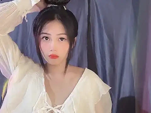 Snapshot of Lyly4757 chatting on 10.12.25 Lyly4757 online show from 10.12.25