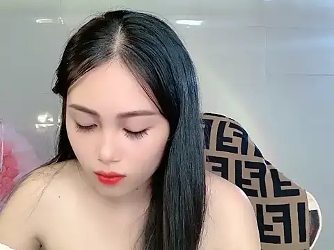 Snapshot of Lyly4757 chatting on 10.29.25 Lyly4757 online show from 10.29.25