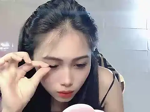 Snapshot of Lyly4757 chatting on 11.10.25 Lyly4757 online show from 11.10.25