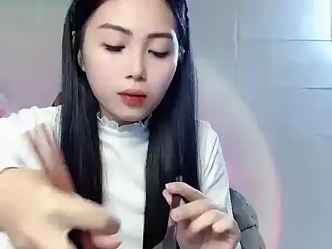 Snapshot of Lyly4757 chatting on 11.19.25 Lyly4757 online show from 11.19.25