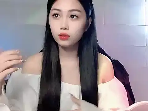 Snapshot of Lyly4757 chatting on 12.13.25 Lyly4757 online show from 12.13.25