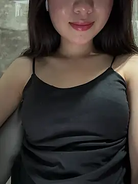 Snapshot of Bella_sexy98 chatting on 04.16.26 Bella sexy98 online show from 04.16.26