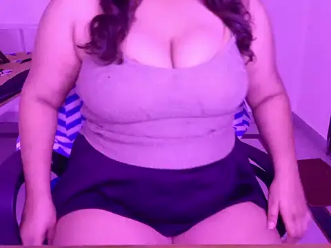 Snapshot of _Ameera_ chatting on 10.06.25 Ameera online show from 10.06.25