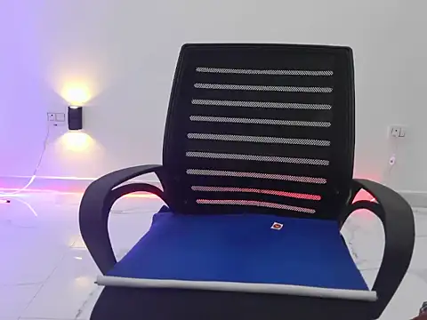 Snapshot of _Ameera_ chatting on 10.28.25 Ameera online show from 10.28.25