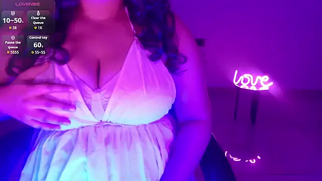 Snapshot of _Ameera_ chatting on 11.16.25 Ameera online show from 11.16.25