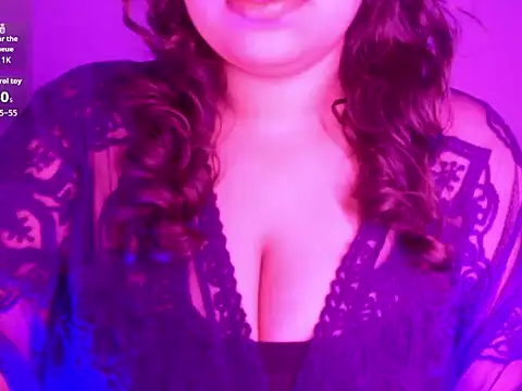 Snapshot of _Ameera_ chatting on 11.22.25 Ameera online show from 11.22.25