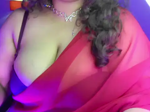 Snapshot of _Ameera_ chatting on 12.13.25 Ameera online show from 12.13.25