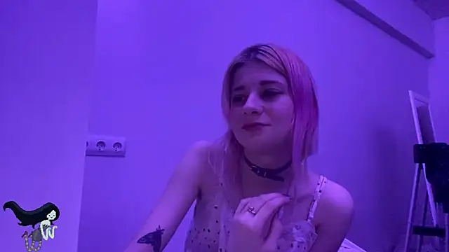 Snapshot of PinkVampire chatting on 10.26.25 PinkVampire online show from 10.26.25