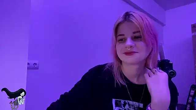 Snapshot of PinkVampire chatting on 10.27.25 PinkVampire online show from 10.27.25