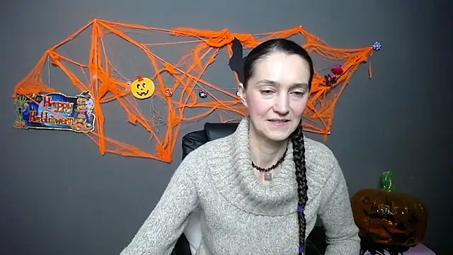 Snapshot of TayaFinch chatting on 11.04.25 TayaFinch online show from 11.04.25