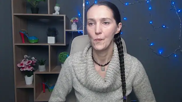 Snapshot of TayaFinch chatting on 11.05.25 TayaFinch online show from 11.05.25