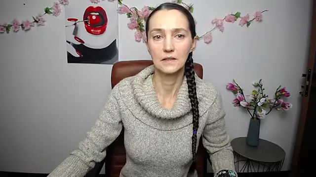 Snapshot of TayaFinch chatting on 11.07.25 TayaFinch online show from 11.07.25