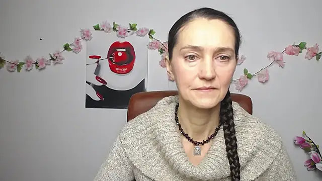 Snapshot of TayaFinch chatting on 11.08.25 TayaFinch online show from 11.08.25