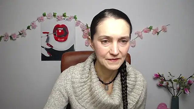 Snapshot of TayaFinch chatting on 11.10.25 TayaFinch online show from 11.10.25