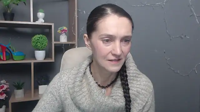 Snapshot of TayaFinch chatting on 11.11.25 TayaFinch online show from 11.11.25