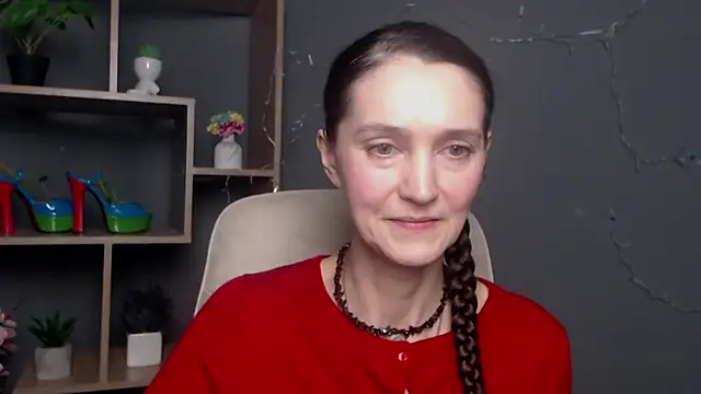 Snapshot of TayaFinch chatting on 11.16.25 TayaFinch online show from 11.16.25