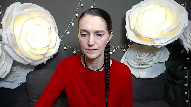 Snapshot of TayaFinch chatting on 11.17.25 TayaFinch online show from 11.17.25