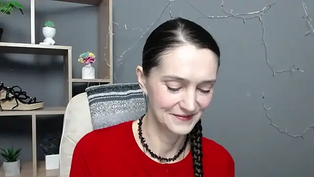 Snapshot of TayaFinch chatting on 11.19.25 TayaFinch online show from 11.19.25