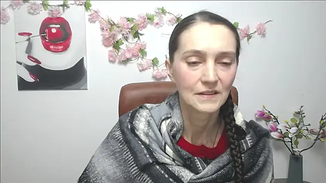 Snapshot of TayaFinch chatting on 11.21.25 TayaFinch online show from 11.21.25