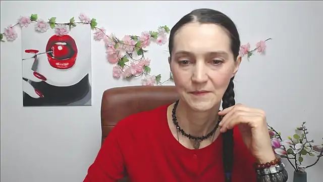 Snapshot of TayaFinch chatting on 11.22.25 TayaFinch online show from 11.22.25