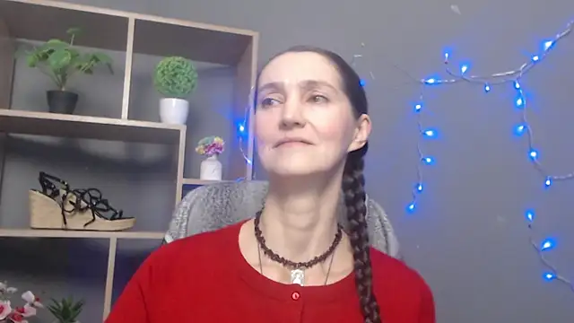 Snapshot of TayaFinch chatting on 11.23.25 TayaFinch online show from 11.23.25