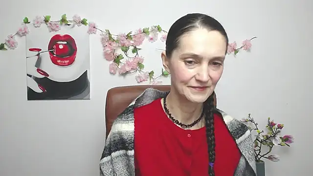 Snapshot of TayaFinch chatting on 11.24.25 TayaFinch online show from 11.24.25