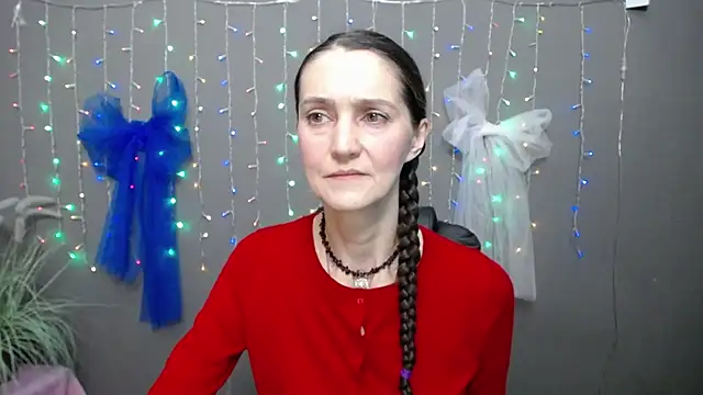 Snapshot of TayaFinch chatting on 11.25.25 TayaFinch online show from 11.25.25