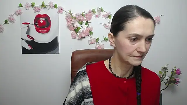 Snapshot of TayaFinch chatting on 11.28.25 TayaFinch online show from 11.28.25