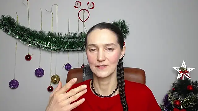 Snapshot of TayaFinch chatting on 12.16.25 TayaFinch online show from 12.16.25