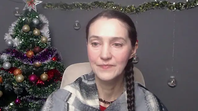 Snapshot of TayaFinch chatting on 12.18.25 TayaFinch online show from 12.18.25