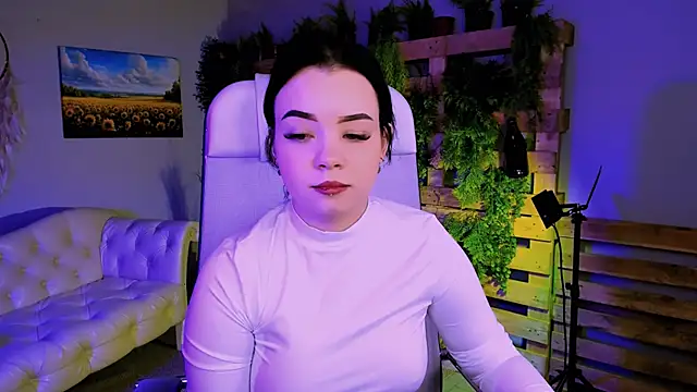 leslierowe  online show from 10.25.25