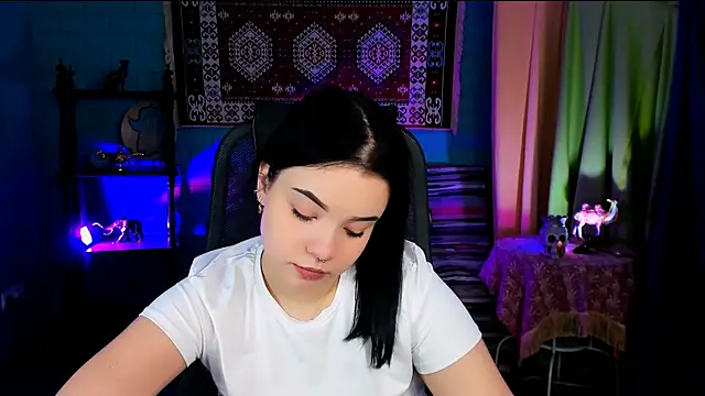 leslierowe  online show from 11.29.25