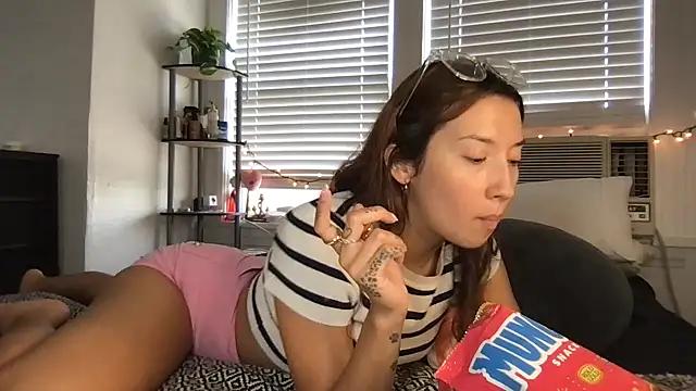 yoursweetestlilly online show from 09.21.25