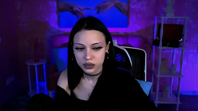 Snapshot of MiaCain chatting on 09.18.25 MiaCain online show from 09.18.25