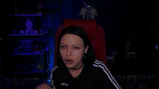 Snapshot of MiaCain chatting on 09.30.25 MiaCain online show from 09.30.25
