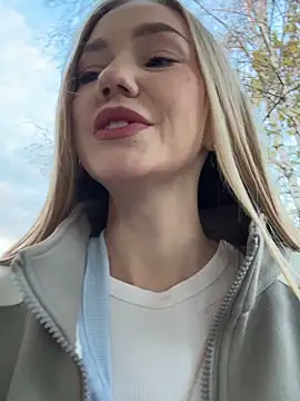 MilaMoone online show from 10.31.25