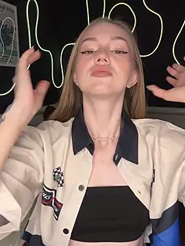 MilaMoone online show from 12.14.25