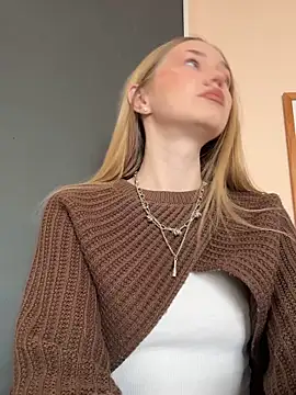 MilaMoone online show from 02.06.26